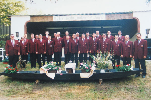 Gruppenfoto 100 Jahre Männerchor "Liederkranz" in Schmogrow